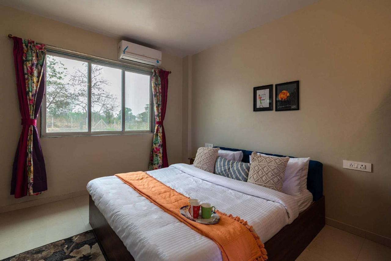 Aqua & Sage By Stayvista - Riverside Villa With Pool & Terrace 卡尔贾特 外观 照片