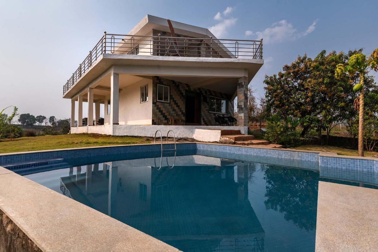 Aqua & Sage By Stayvista - Riverside Villa With Pool & Terrace 卡尔贾特 外观 照片