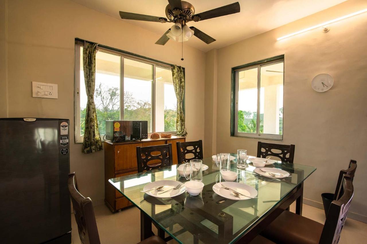 Aqua & Sage By Stayvista - Riverside Villa With Pool & Terrace 卡尔贾特 外观 照片