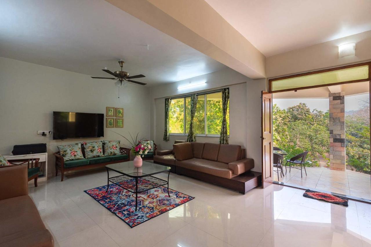 Aqua & Sage By Stayvista - Riverside Villa With Pool & Terrace 卡尔贾特 外观 照片