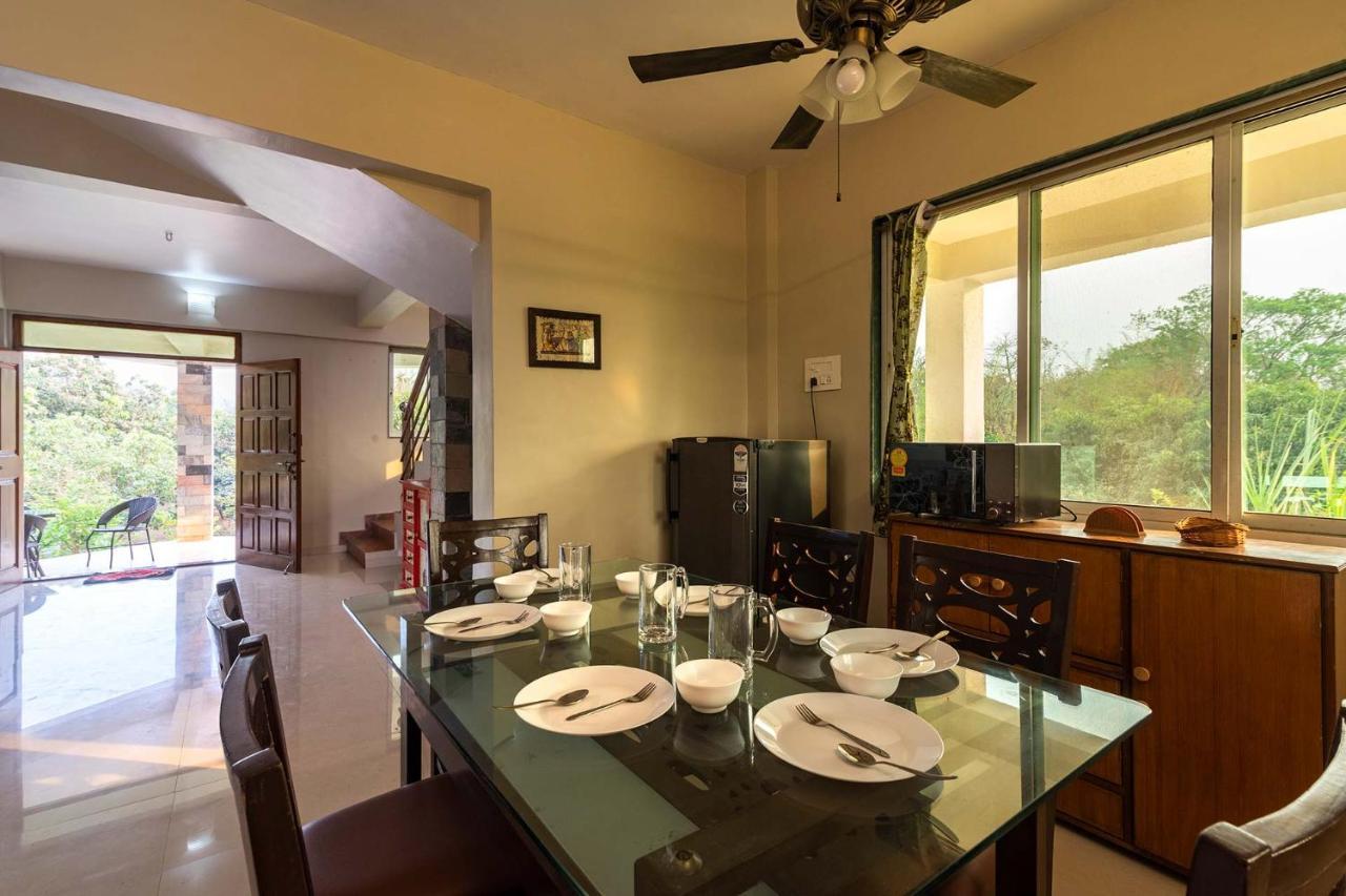Aqua & Sage By Stayvista - Riverside Villa With Pool & Terrace 卡尔贾特 外观 照片
